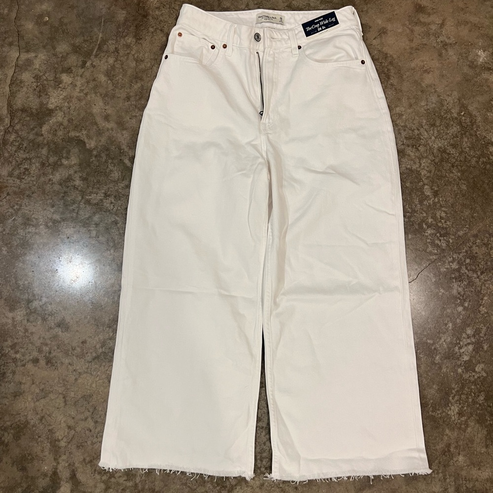 NWT Abercrombie and Fitch High Rise Wide Leg Cropped Jeans